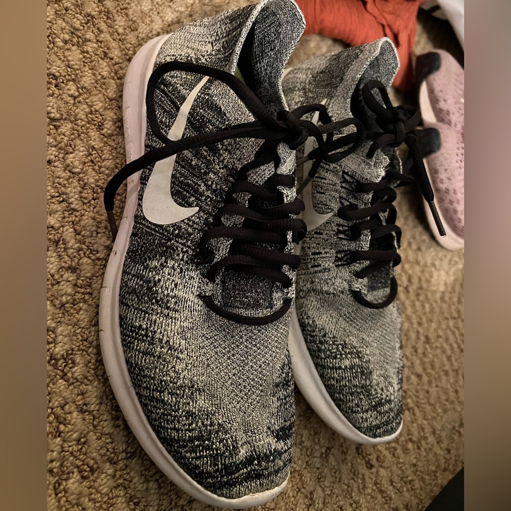 Nike tennis shoes